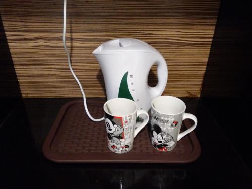 Utensilios para hacer té y café en Gold Coast Morib International Resort Studio Room