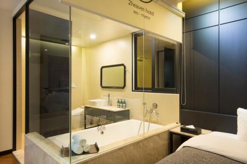 Gallery image of 2 Heaven Hotel Seomyeon in Busan