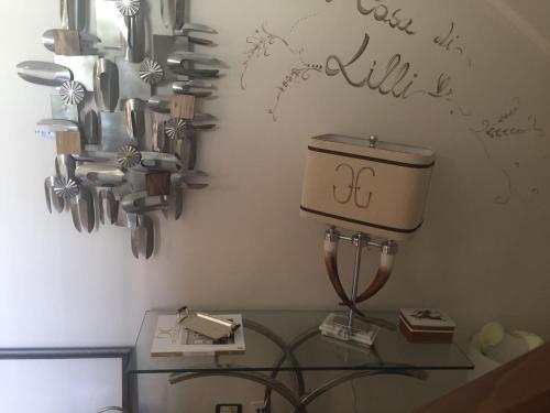 a room with a bunch of utensils on a wall at Casa Stella in Bastia Umbra