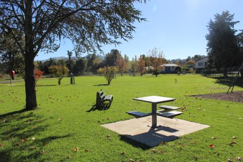 Zahrada ubytování Gundagai Tourist Suites