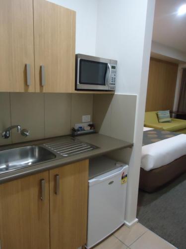Dapur atau dapur kecil di Albury Regent Motel