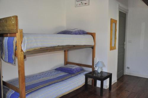 Katil atau katil-katil dalam bilik di Shifting Sands Surf Camp