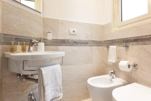 חדר רחצה ב-Kosher Bed&Breakfast La Casa di Eva 