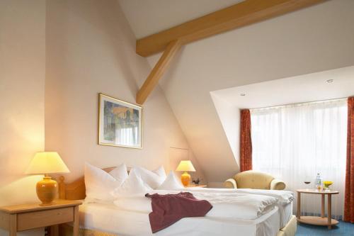 Una cama o camas en una habitación de Hotel Mehl