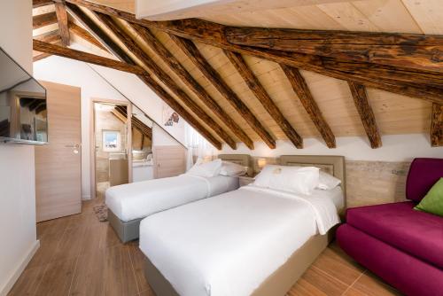 Katil atau katil-katil dalam bilik di Agava Lux Rooms&Pool