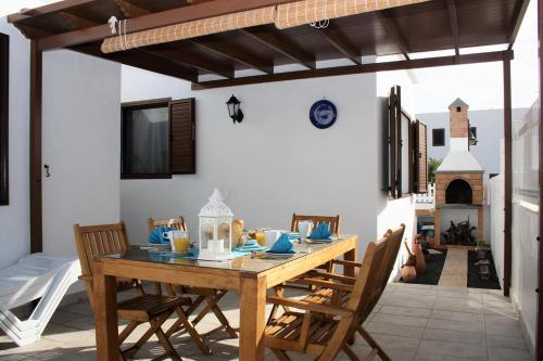 Villa Corona Roses