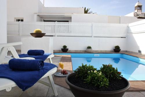 Villa Corona Roses