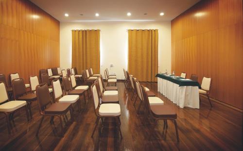 a conference room with a table and chairs in it at Vila Gale Santa Cruz in Santa Cruz