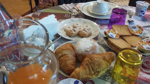 a table with a plate of bread and pastries on it at Quo Vadis Qui Vieni in Rovigo