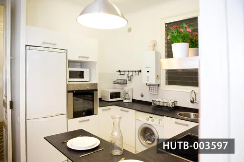 Kuchyň nebo kuchyňský kout v ubytování Big Apartment Barcelona Gran via