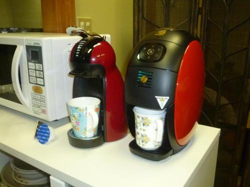 a red and black mixer on a counter next to a microwave at Wakihonjin in Kikugawa