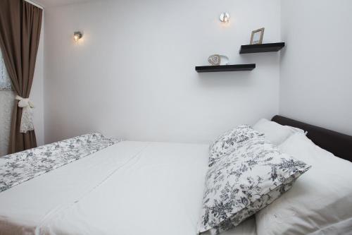 Apartment Lidijaにあるベッド