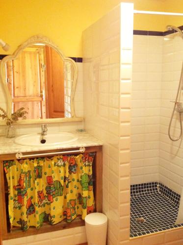 a bathroom with a sink and a toilet and a mirror at Apartamento La Costa in Peralada