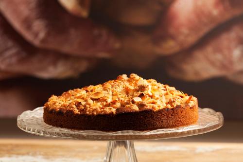 a carrot cake on a glass plate on a table at Casale Sterpeti in Magliano in Toscana