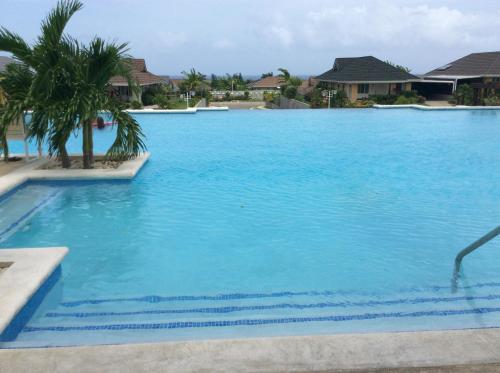 a large swimming pool with blue water at Richmond - Heroes Villa, AC, Security, Access to Pool, Playground & Private Beach - Welcome Breakfast Basket in Richmond