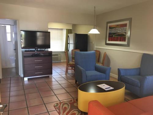 a living room with a couch and a tv at Silver Seas Beach Resort in Fort Lauderdale