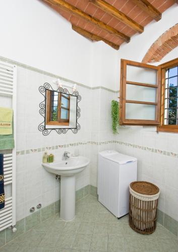 a bathroom with a sink and a mirror at Casa Vacanze Villa il Castellaccio in Lucolena in Chianti