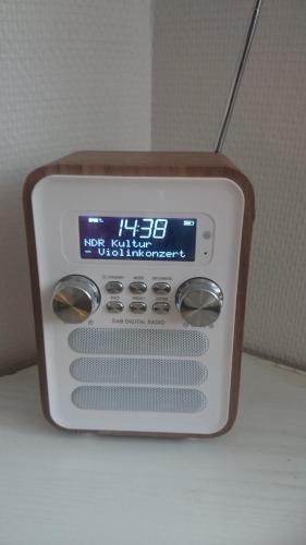 a small radio sitting on top of a table at Ferienwohnung Am Mittelburgwall in Friedrichstadt