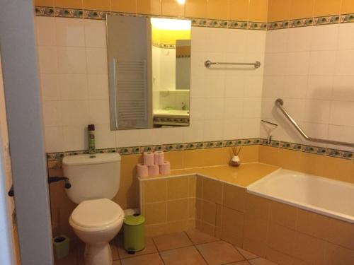 Ένα μπάνιο στο LES RESTANQUES DE SAINT-TROPEZ