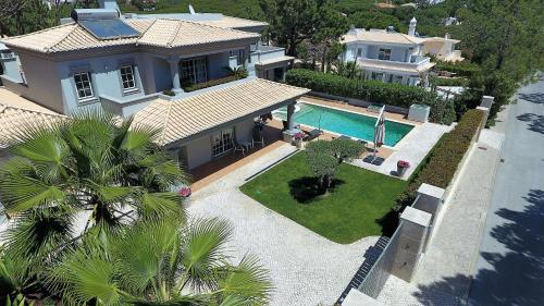 Πισίνα στο ή κοντά στο Charming Exceptional Golf Villa in Algarve