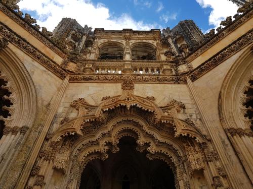an image of a building with an ornate doorway at Casa dos Tios in Fátima