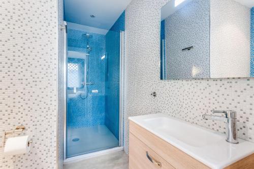 a bathroom with a sink and a shower at Mini Motel at Los NaranjosGC in Marbella