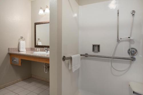 Gallery image of Super 8 by Wyndham Vallejo/Napa Valley in Vallejo
