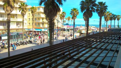 Le Nautilus - 2 adultes 3 enfants - Canet Plage - Vue Mer - Place Mediterranée