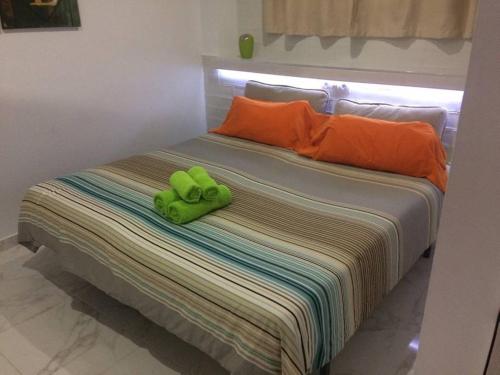 5 min walk from Yumbo 208