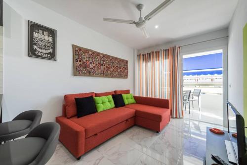 5 min walk from Yumbo 208