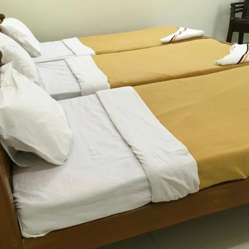 Jayaram Residency Srikalahastiにあるベッド