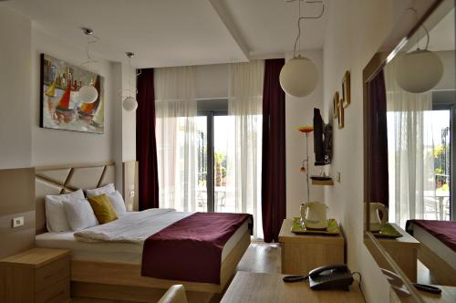 Postel nebo postele na pokoji v ubytování Hotel Freiburg