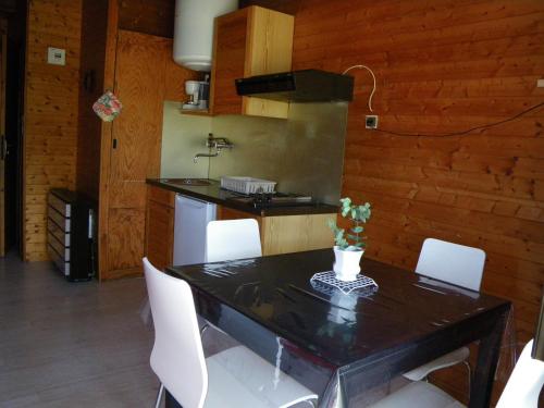 Kuchyň nebo kuchyňský kout v ubytování Camping les Auches