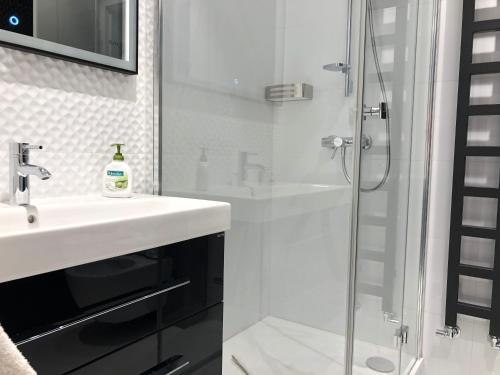 Bon apetit apartament tesisinde bir banyo