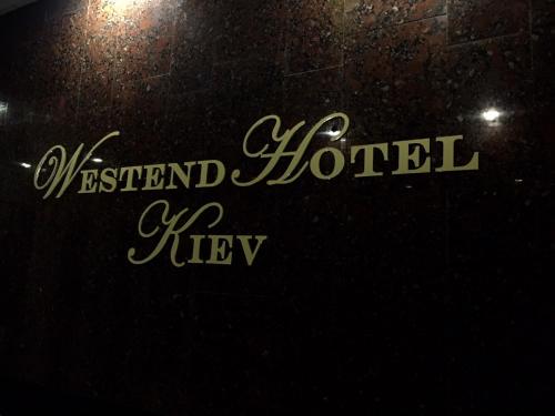 Westend Hotel Kyivに飾ってある許可証、賞状、看板またはその他の書類