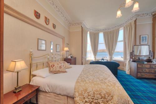 Un pat sau paturi într-o cameră la Kilchrenan House