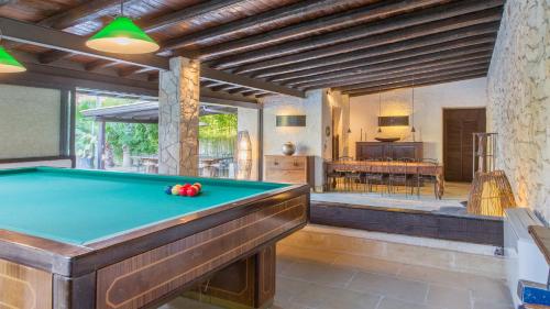a pool table in the middle of a room at La Villa Apartments in Torre dell'Orso