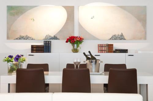 a dining room with a white table and chairs at Magna Pars l'Hotel à Parfum, Small Luxury Hotels of the World in Milan