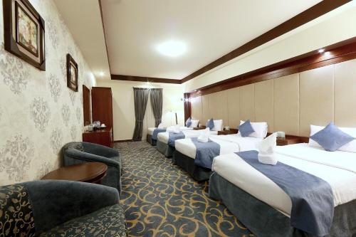 Postel nebo postele na pokoji v ubytování Burj Al Saif Hotel ـ فندق برج السيف