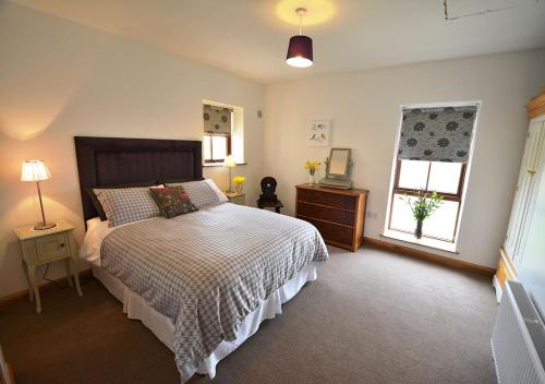 a bedroom with a large bed and a window at Woodvilla Lodge in Kilmore