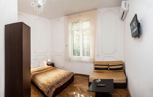 TV a/nebo společenská místnost v ubytování Central GuestHouse Five Corners