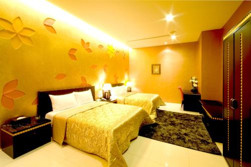 Una cama o camas en una habitación de Fortune Villa Motel