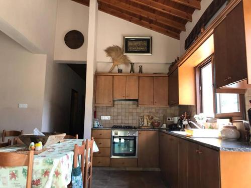 Dapur atau dapur kecil di Evie's House Arakapas