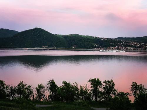 a view of a lake with a mountain in the background at Dream Tricule in Sviniţa
