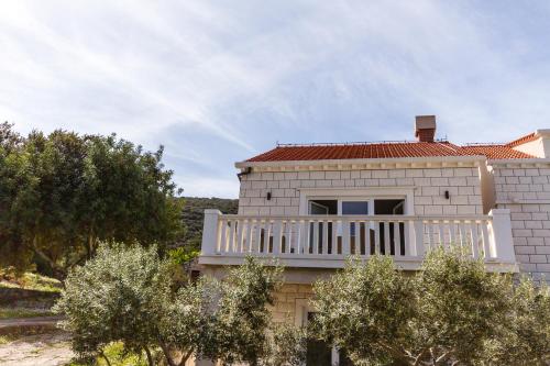 Το κτήριο όπου στεγάζεται  το διαμέρισμα