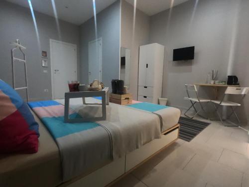 Et tv og/eller underholdning på Mola Rooms