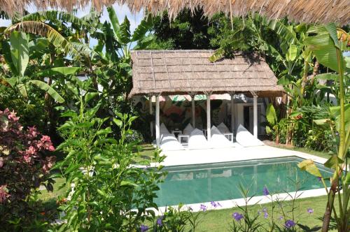 The swimming pool at or close to Bingin Bienvenue Guest House