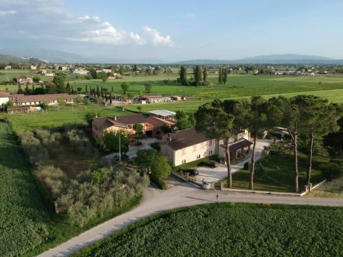 an aerial view of a house with a road at Casa Fiorelli in Passaggio Di Assisi