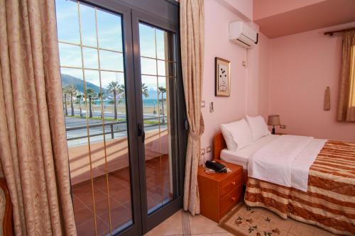 Un pat sau paturi într-o cameră la Hotel Primavera