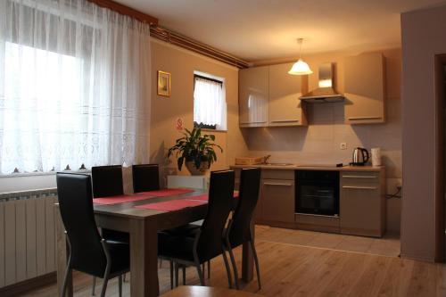 a kitchen and dining room with a table and chairs at Apartment Paula in Slunj